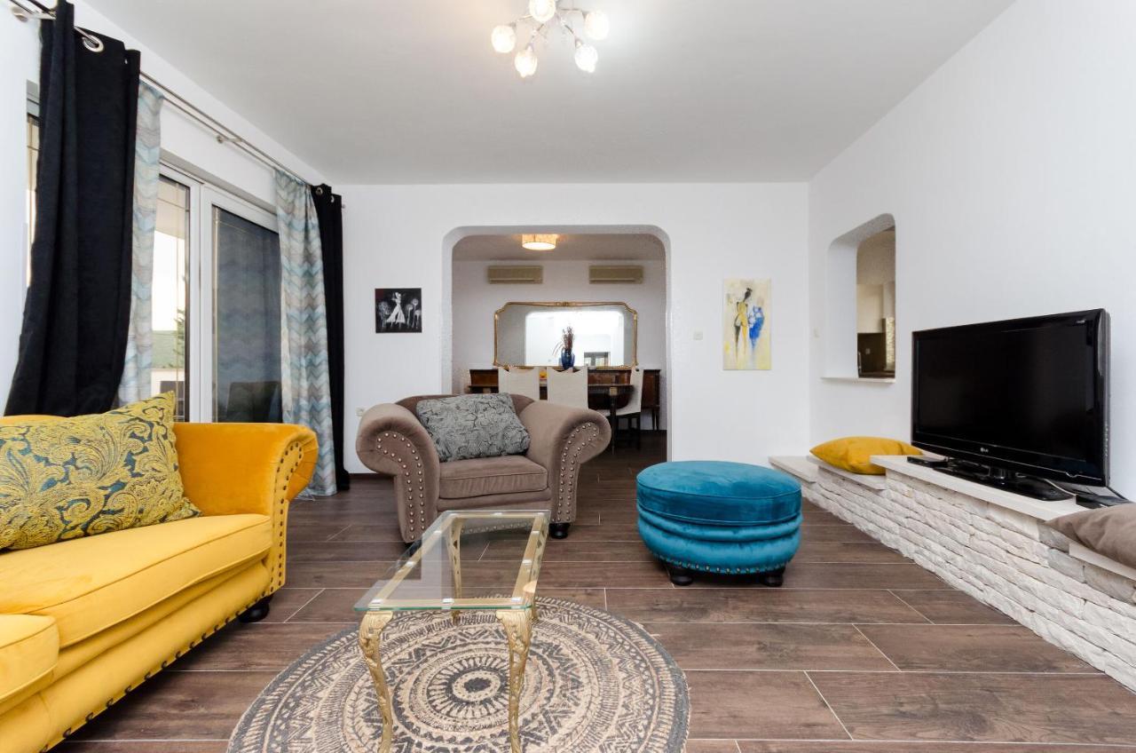 Apartments Milan Rakalj Екстериор снимка
