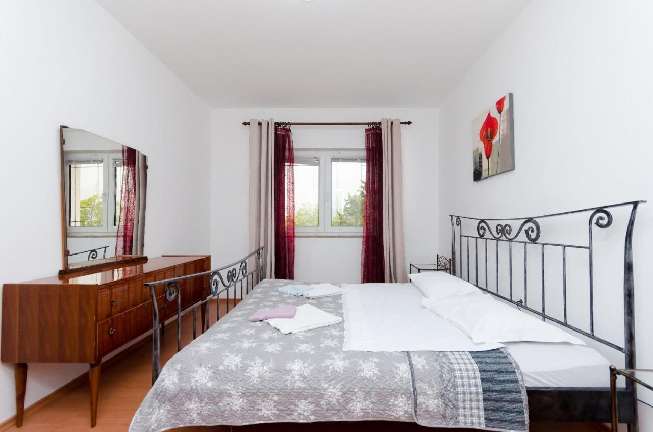 Apartments Milan Rakalj Екстериор снимка