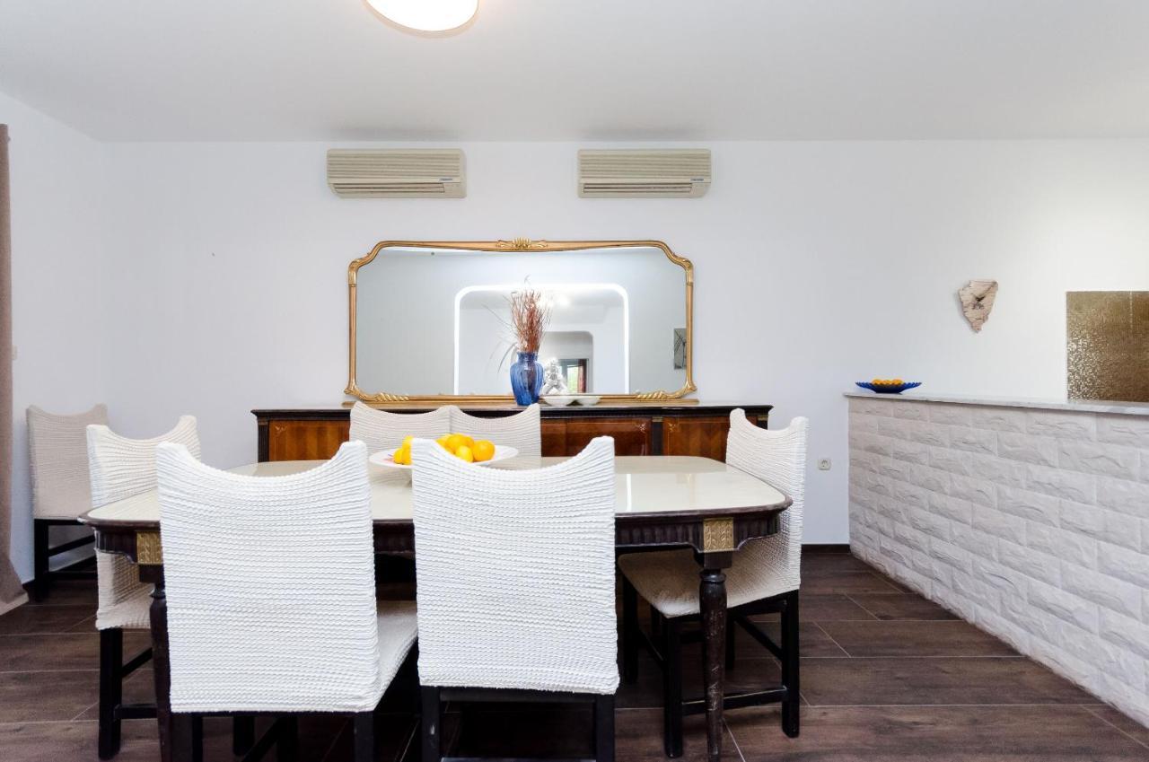 Apartments Milan Rakalj Екстериор снимка