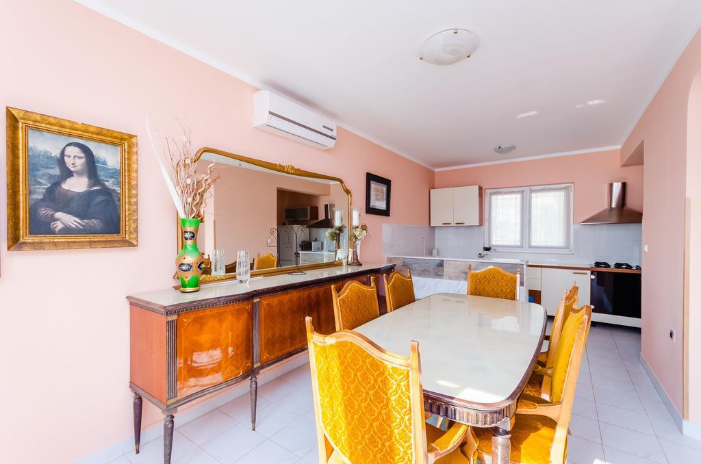 Apartments Milan Rakalj Екстериор снимка